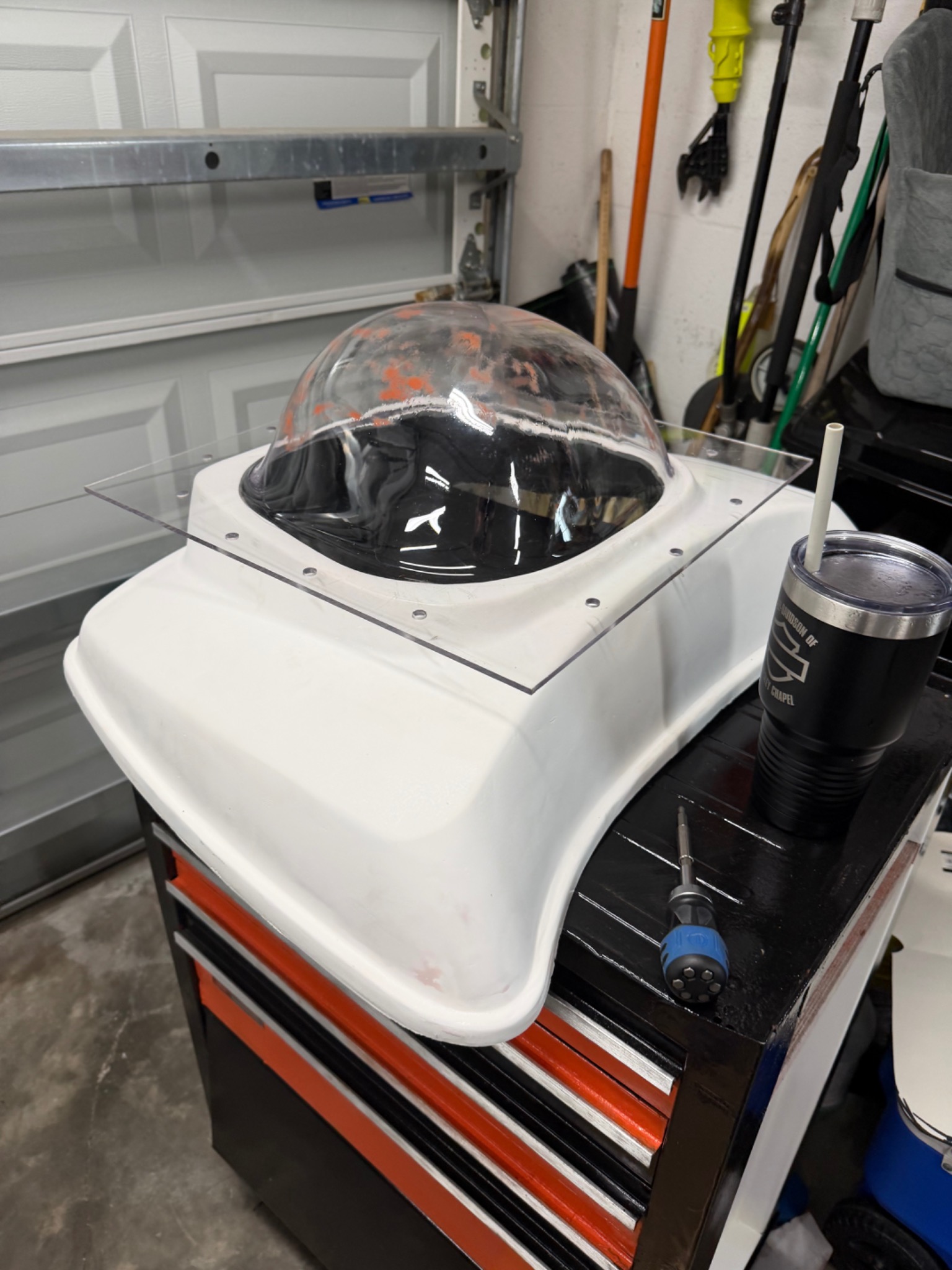 Clear dome fitted to the shell